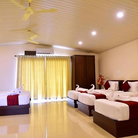 Hotel Coorg Palace Madikeri Buitenkant foto