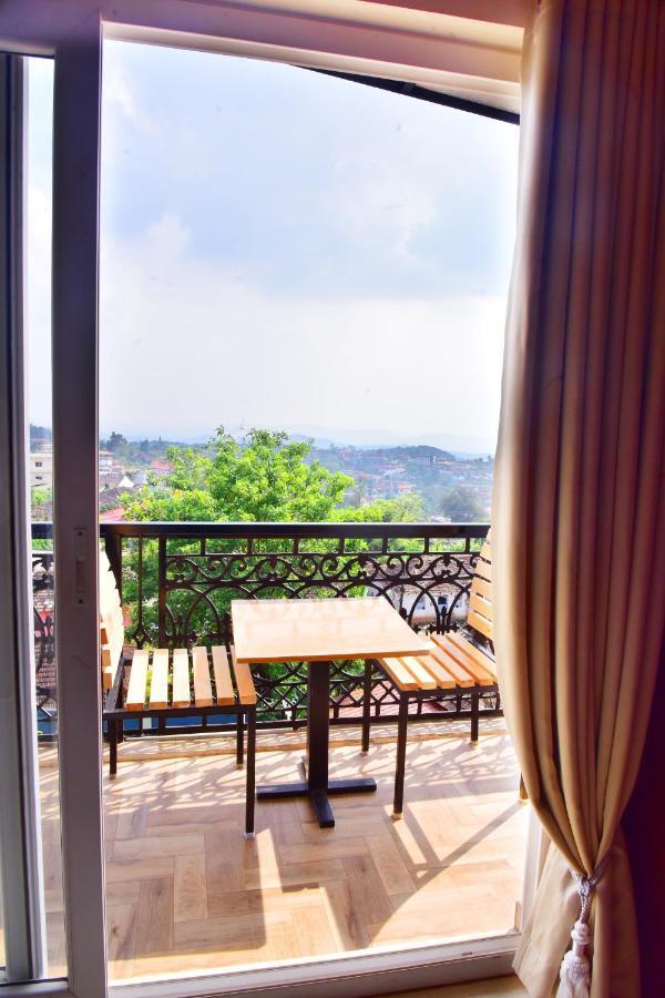 Hotel Coorg Palace Madikeri Buitenkant foto
