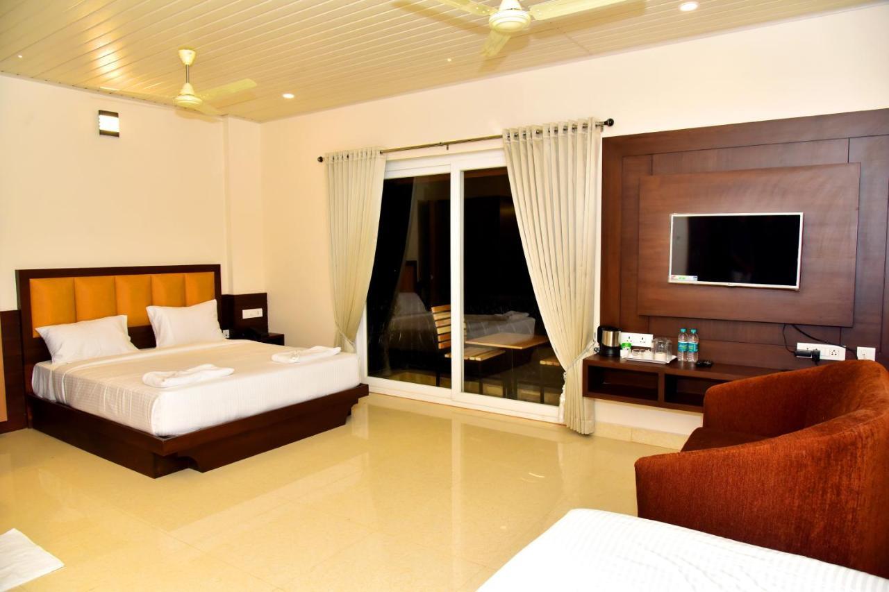 Hotel Coorg Palace Madikeri Buitenkant foto