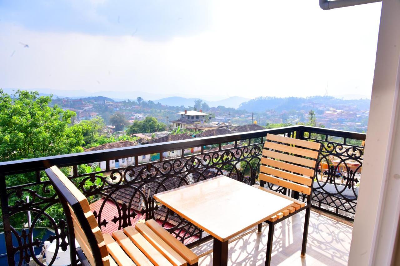 Hotel Coorg Palace Madikeri Buitenkant foto