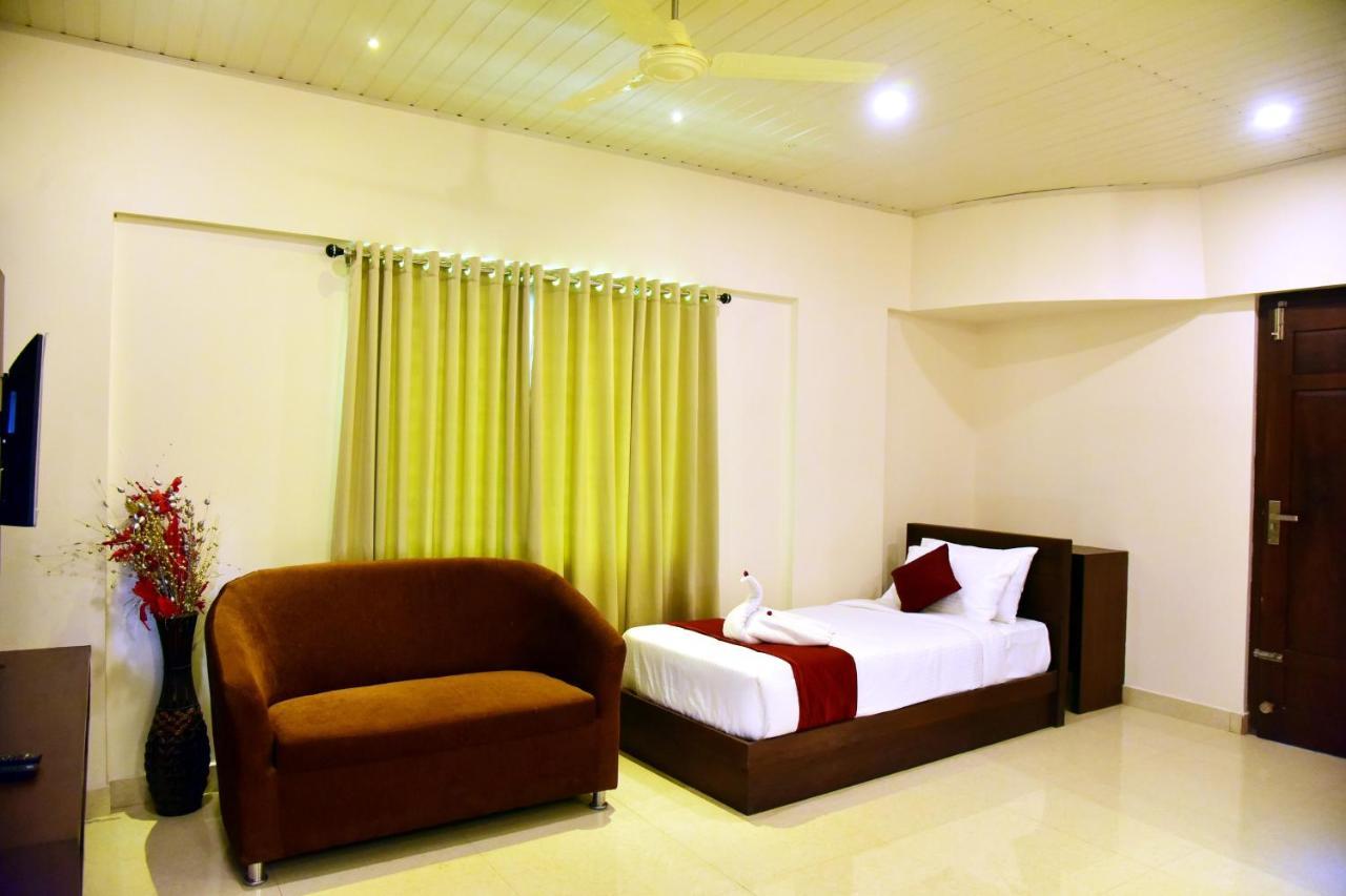 Hotel Coorg Palace Madikeri Buitenkant foto