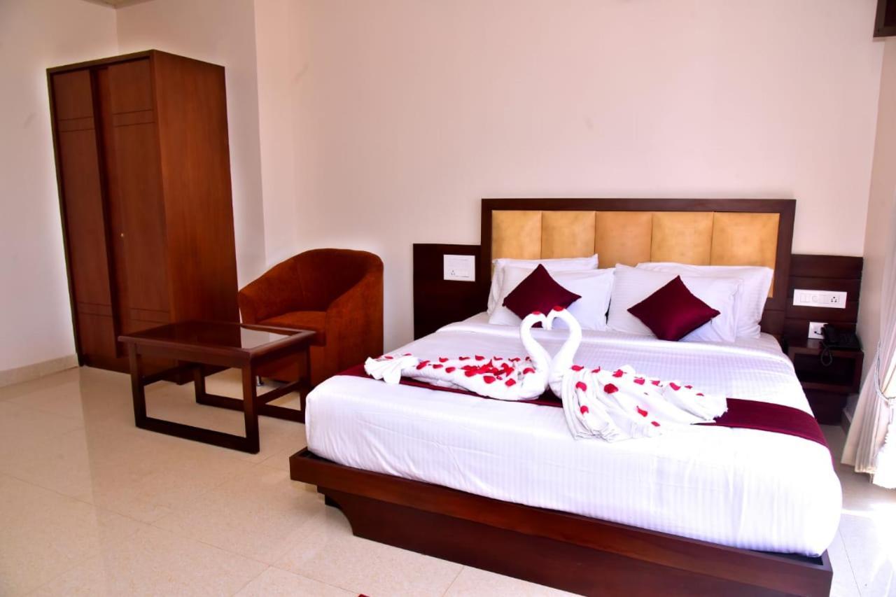 Hotel Coorg Palace Madikeri Buitenkant foto