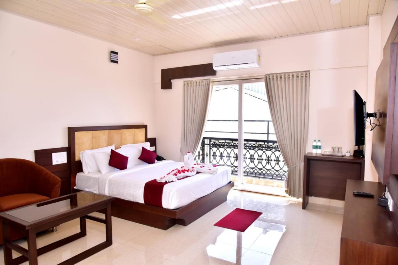 Hotel Coorg Palace Madikeri Buitenkant foto